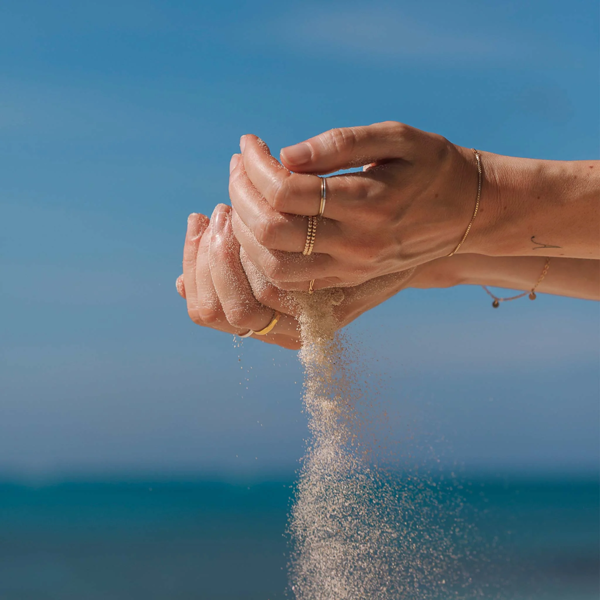 Mirage Hammered Gold Fine Band Ring - Image 4